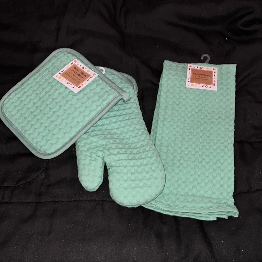 NWT 3pc Turquoise weightless waffle kitchen towel oven mitt & glove set